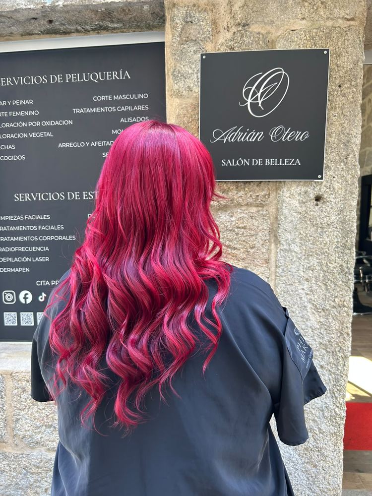 Melena larga en color fantasía rojo intenso