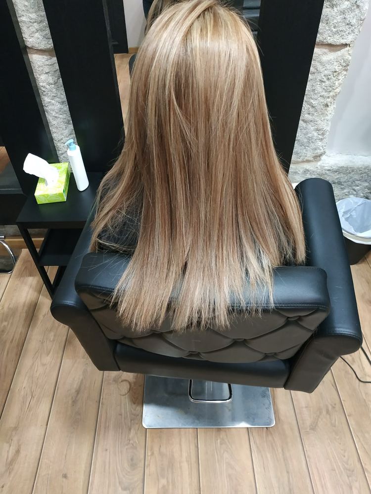 Corte y color creativo en tono rosa fucsia